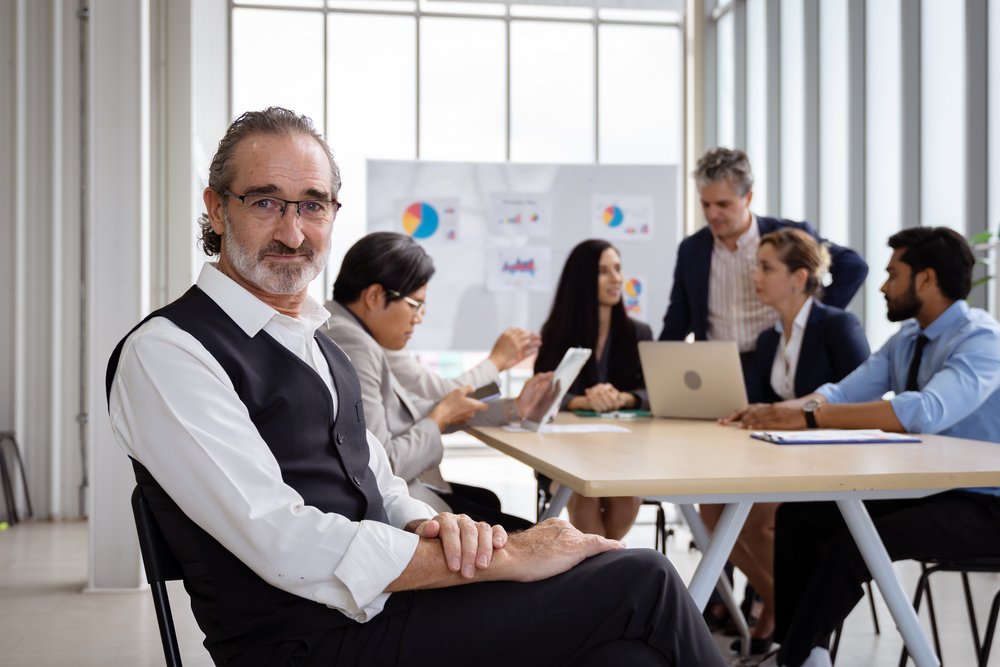 group of multiethnic businessmen zlqncvf.jpg